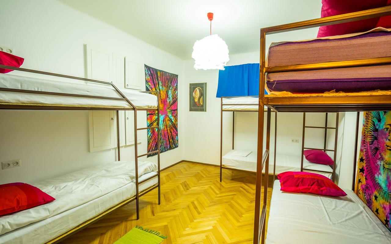 Zgarbi Hostel ティビリシ エクステリア 写真