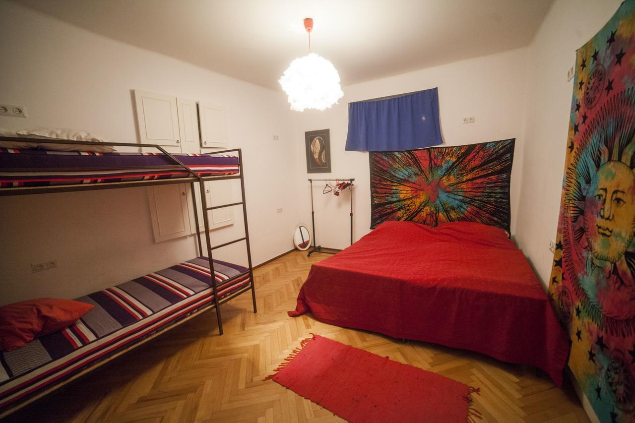 Zgarbi Hostel ティビリシ エクステリア 写真